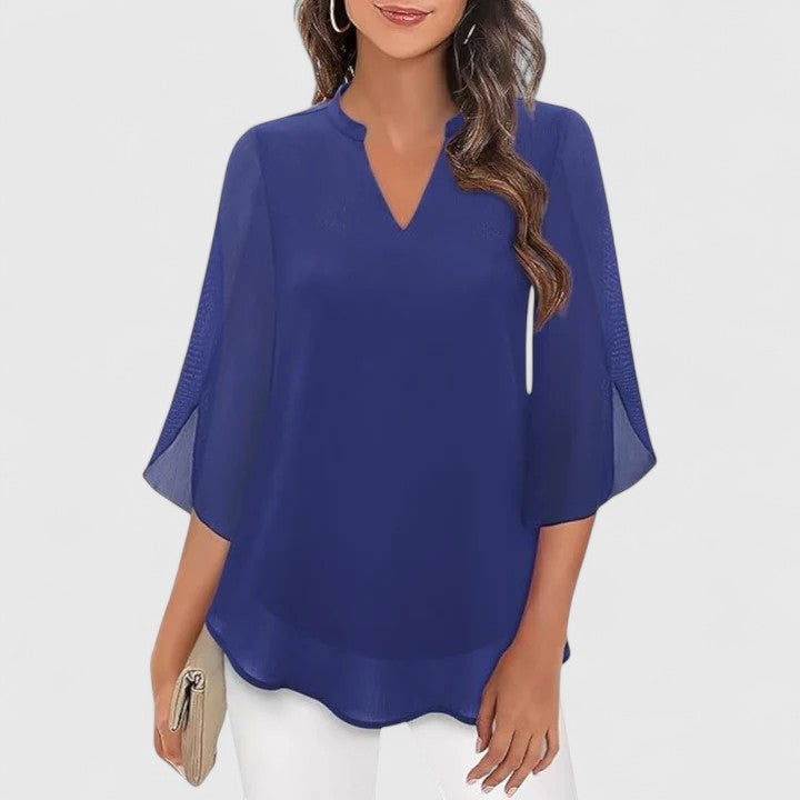Bénédicte | Blouse élégante à manches amples et col V Bleu, photo studio