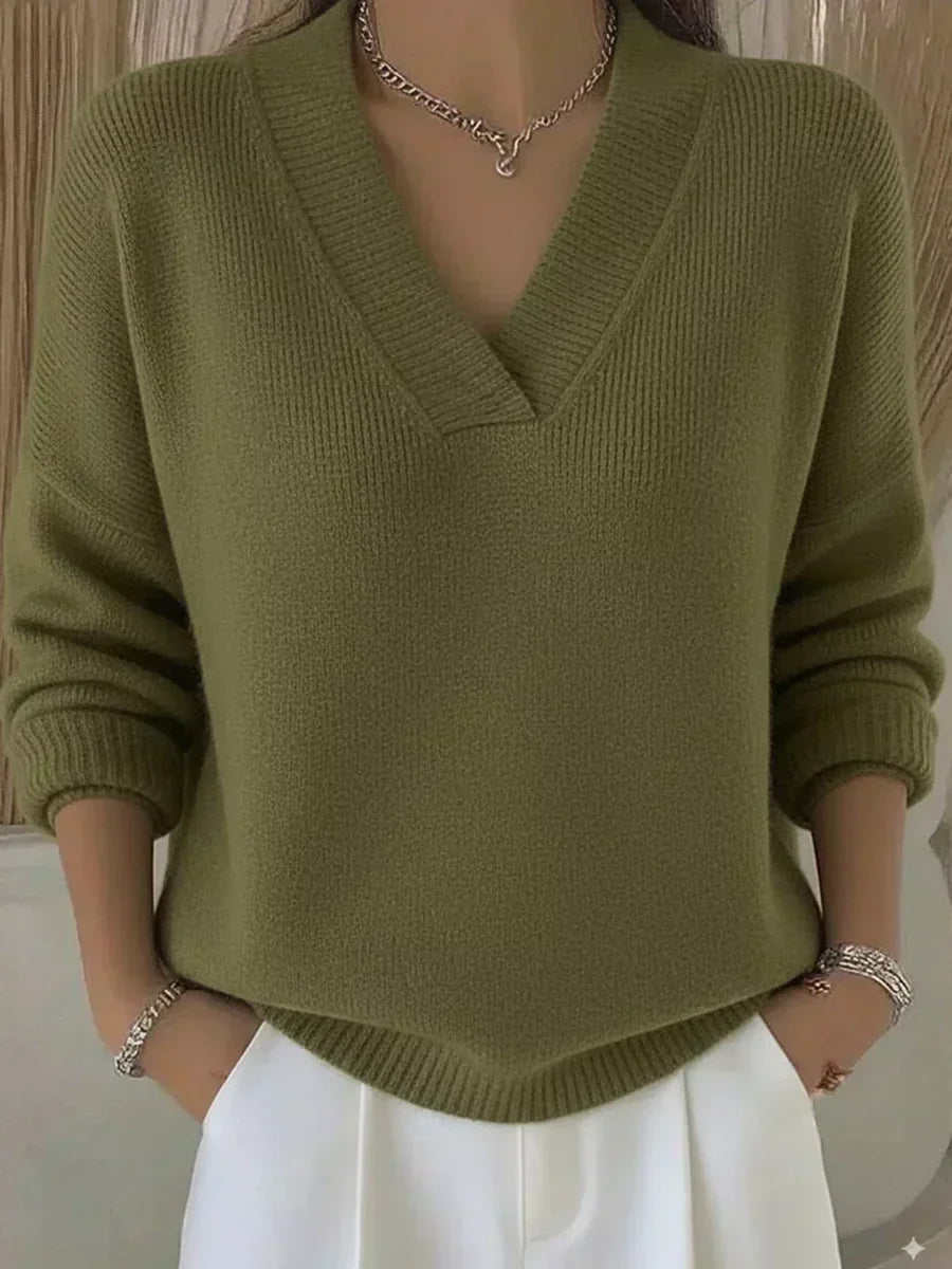 Émilie | Pull oversize à col V Vert, photo studio