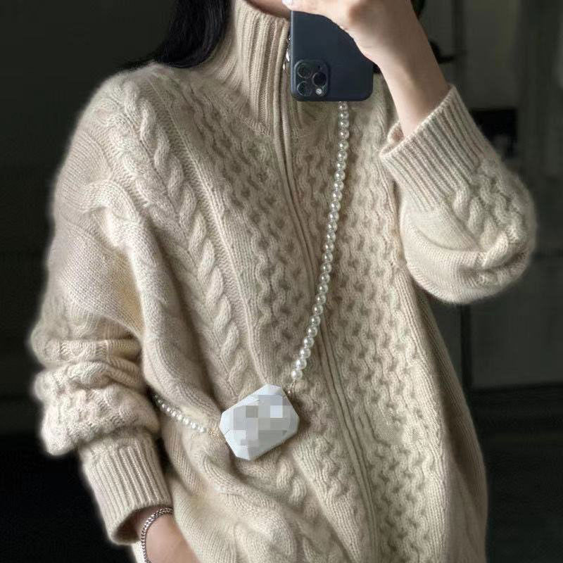 Christie | Pull à col roulé et torsades Beige, photo studio