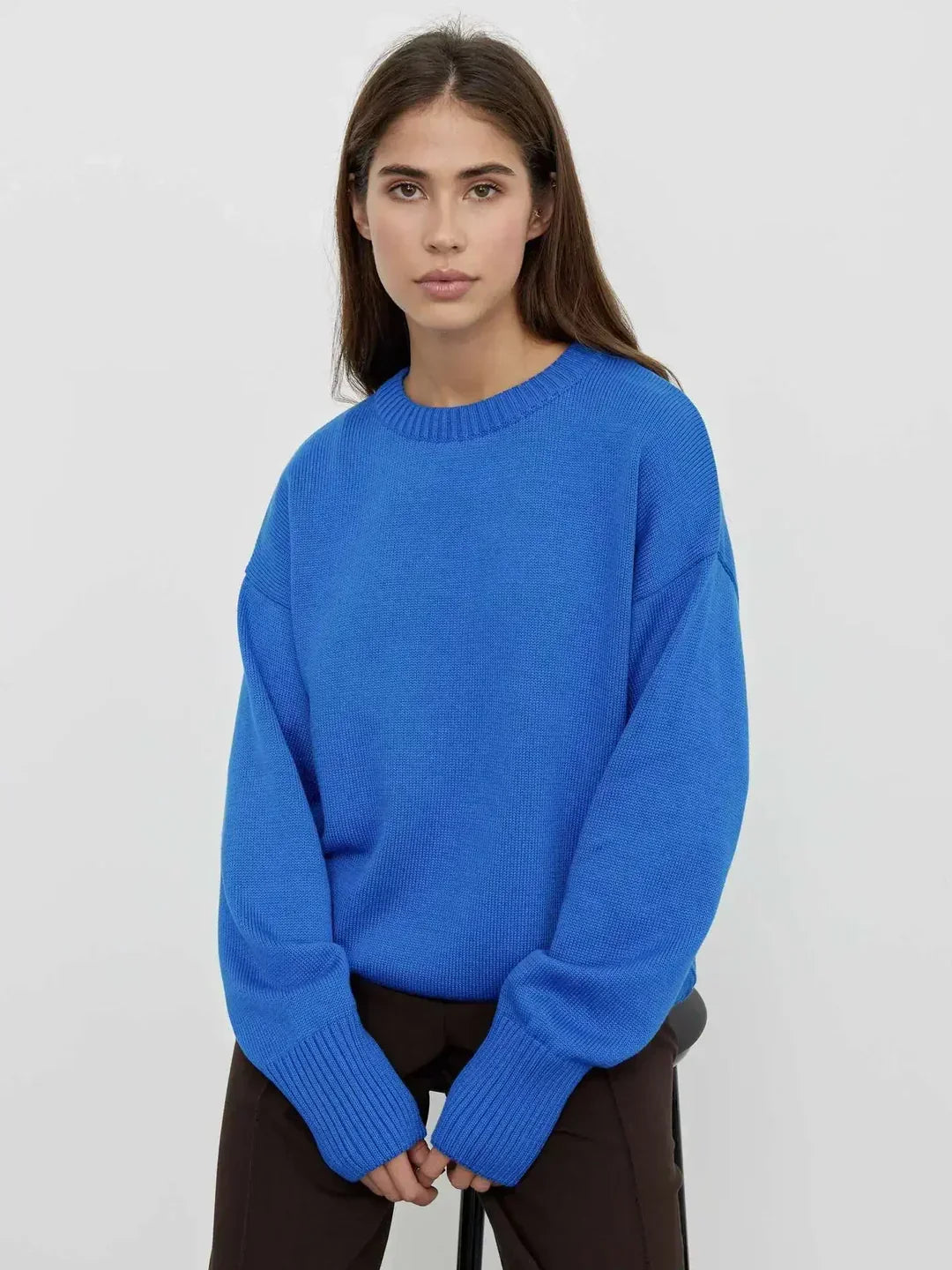 Charla | Pull douillet et sobre Bleu, photo studio