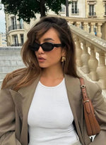 Lunettes de soleil minimalistes