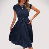 Anastasie | Robe plissée élégante à ceinture nouée