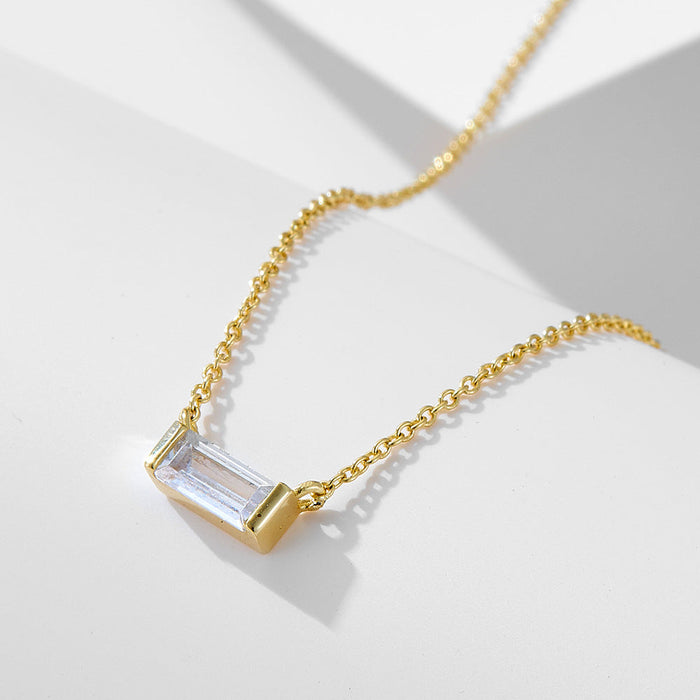 Collier en argent avec petit pendentif