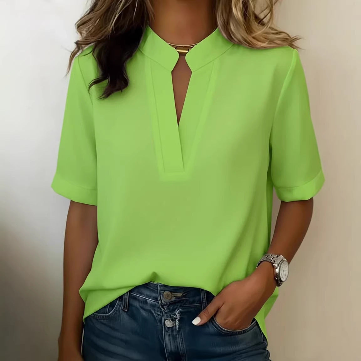 Candice | Blouse élégante à col montant Vert, photo studio