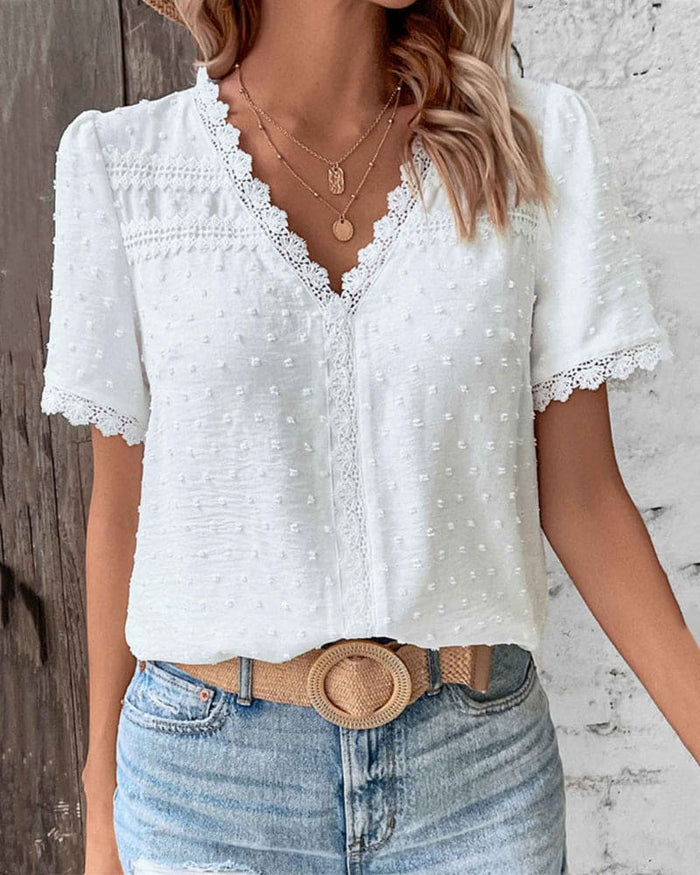 Chantal | Blouse festonnée à col V et manches courtes