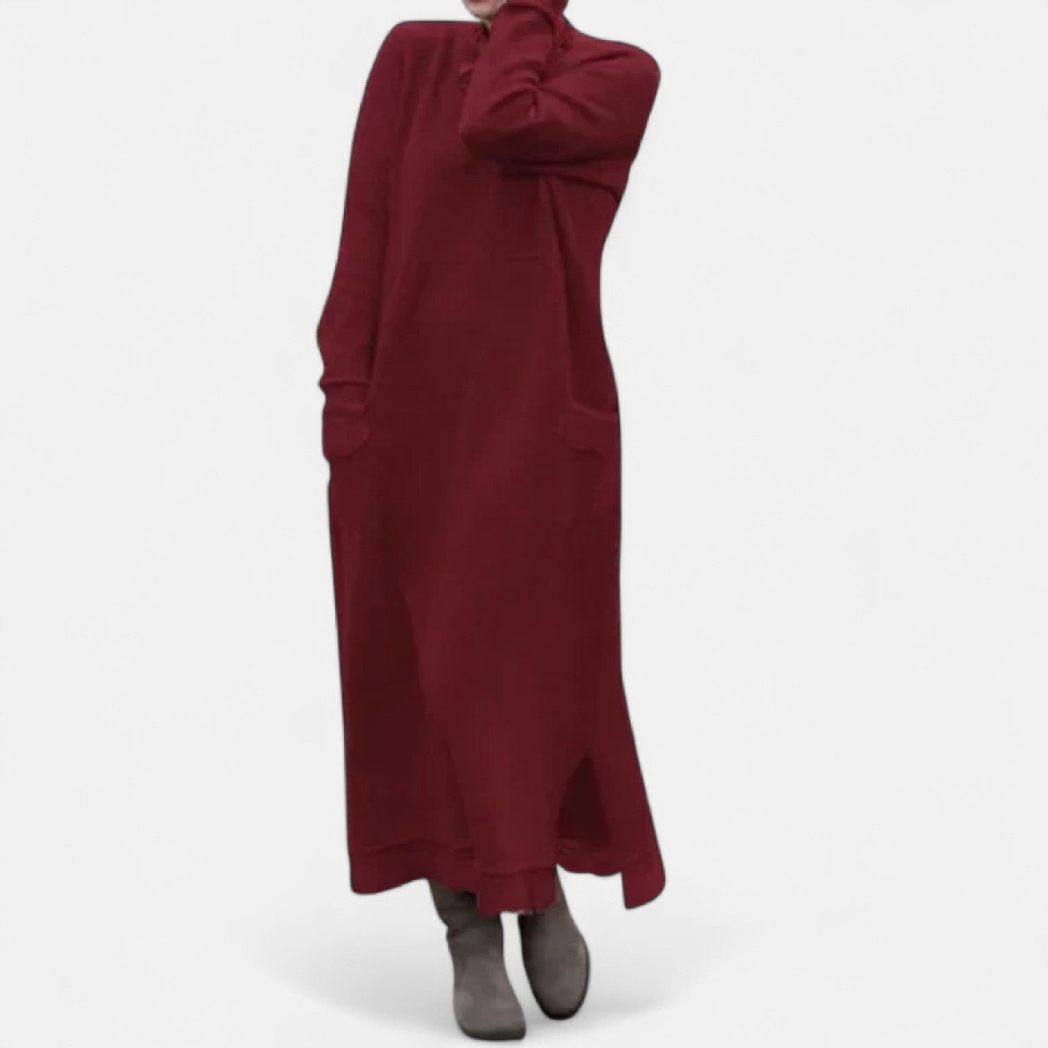 Claudine | Robe longue en maille à col montant et poches Rouge, photo studio