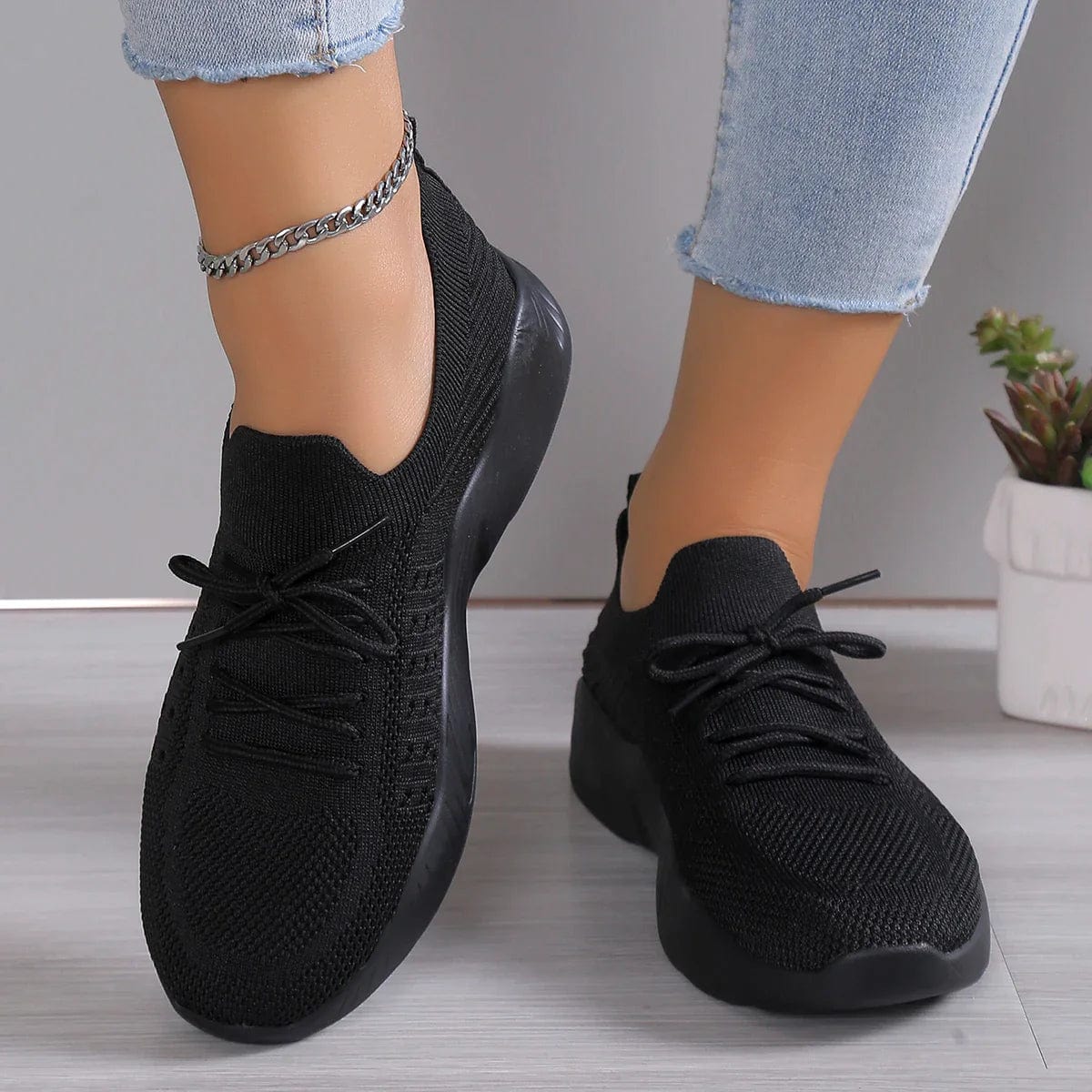 Cecily™ Orthopedic Shoes Noir, photo studio