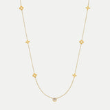 Collier doré avec accents colorés