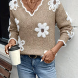 Amandine | Pull en maille à motif fleuri et col V