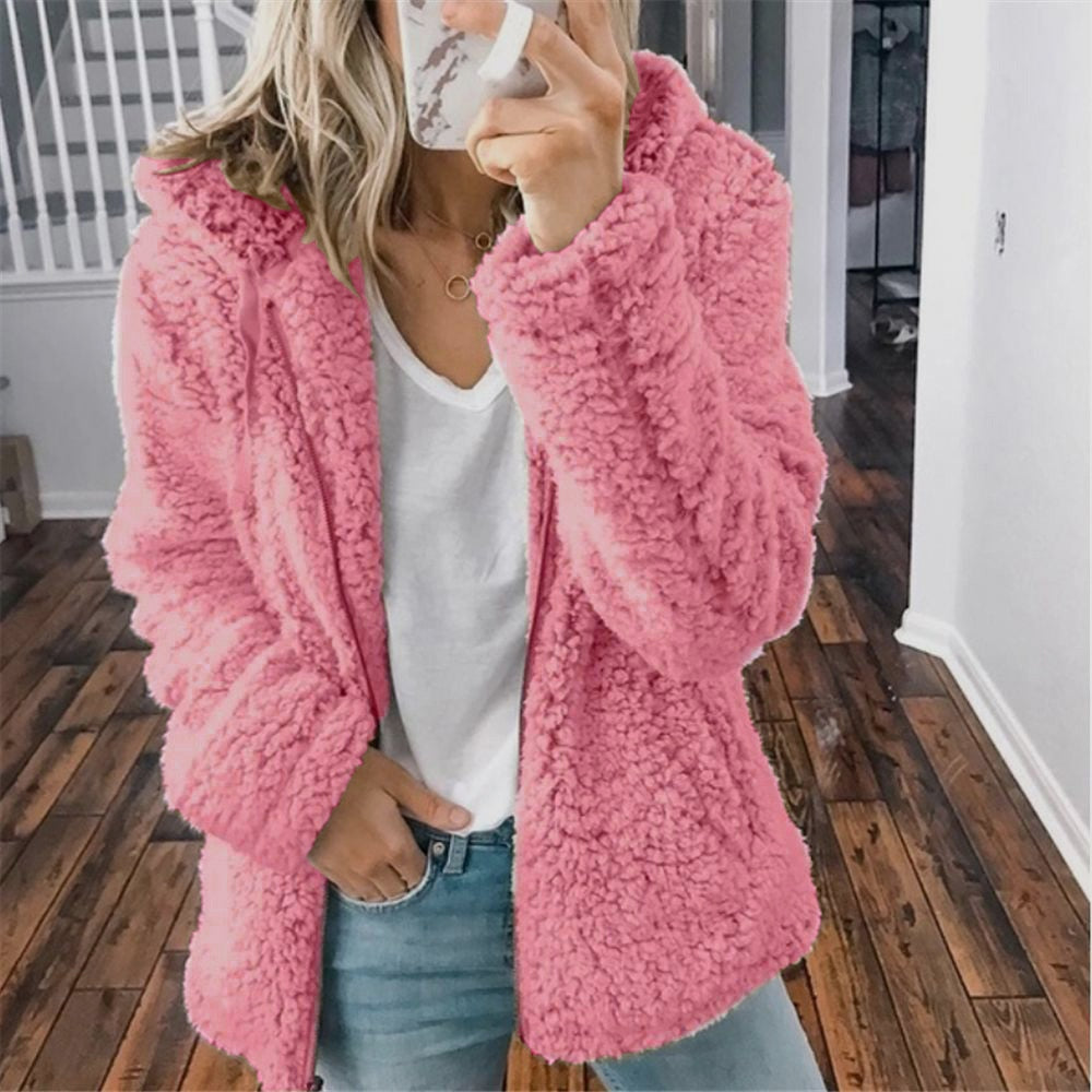 Ella | Manteau sherpa stylé à capuche Rose, photo studio