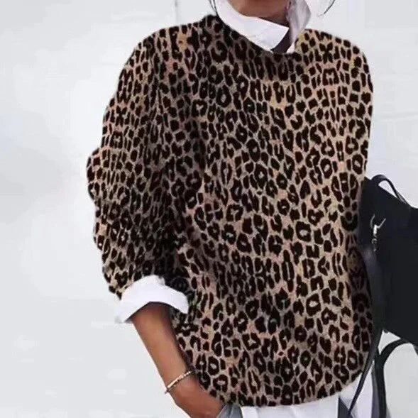 Denise | Pull oversize à imprimé animalier Animal, photo studio