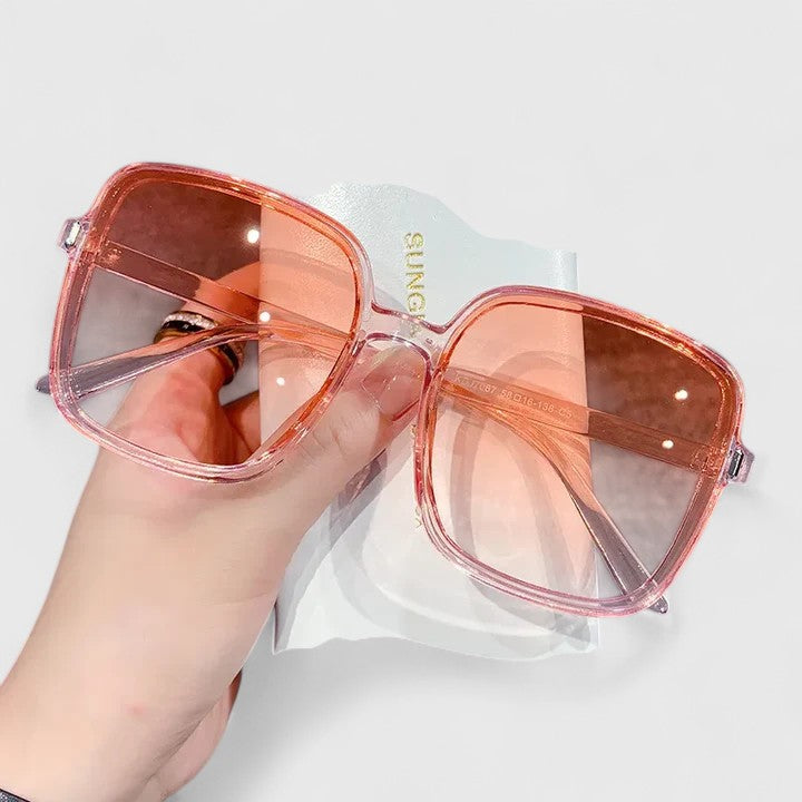 Les lunettes que l'on garde dans son sac.