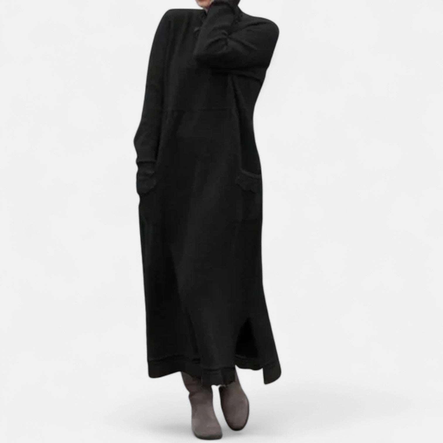 Claudine | Robe longue en maille à col montant et poches Noir, photo studio