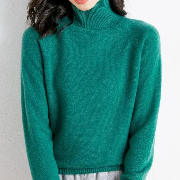 Zoe | Pull en maille à col montant Vert foncé, photo studio