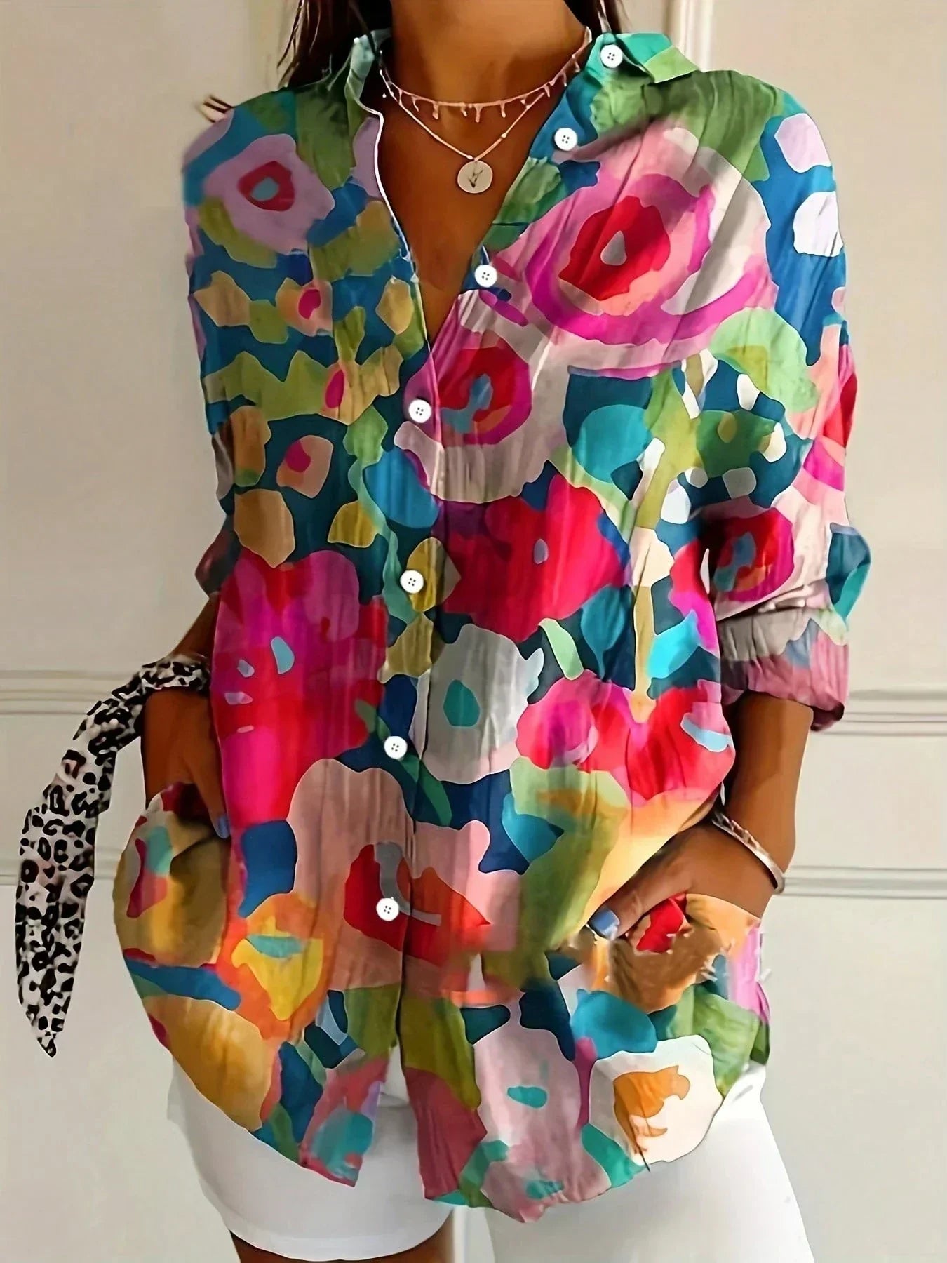 Astrid | Blouse à motifs colorés Mélange, photo studio