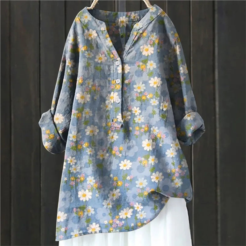 Nadège | Blouse vintage fleurie au tombé fluide Bleu clair, photo studio