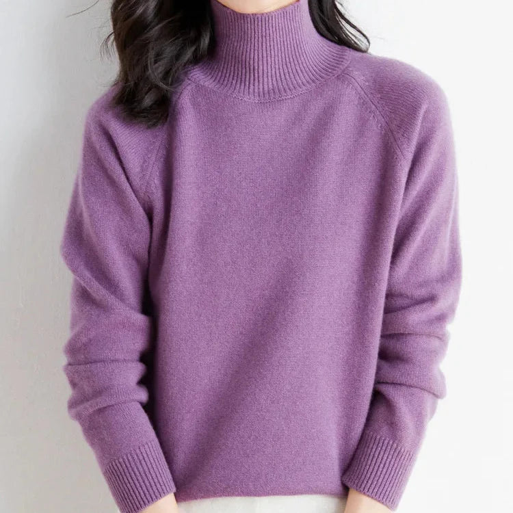 Zoe | Pull en maille à col montant Lilas, photo studio