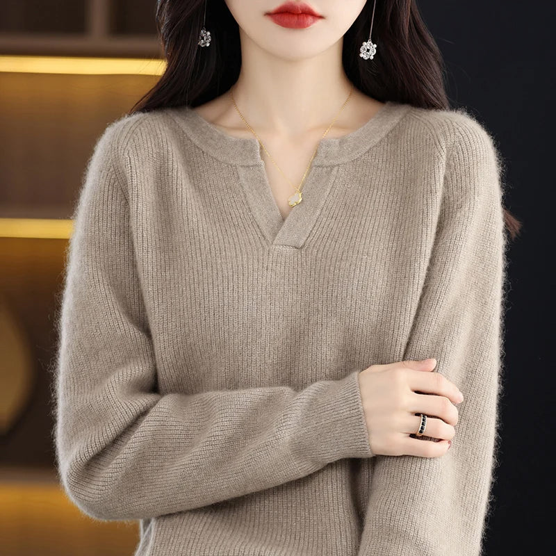 Dorit | Pull douillet à col V Gris, photo studio