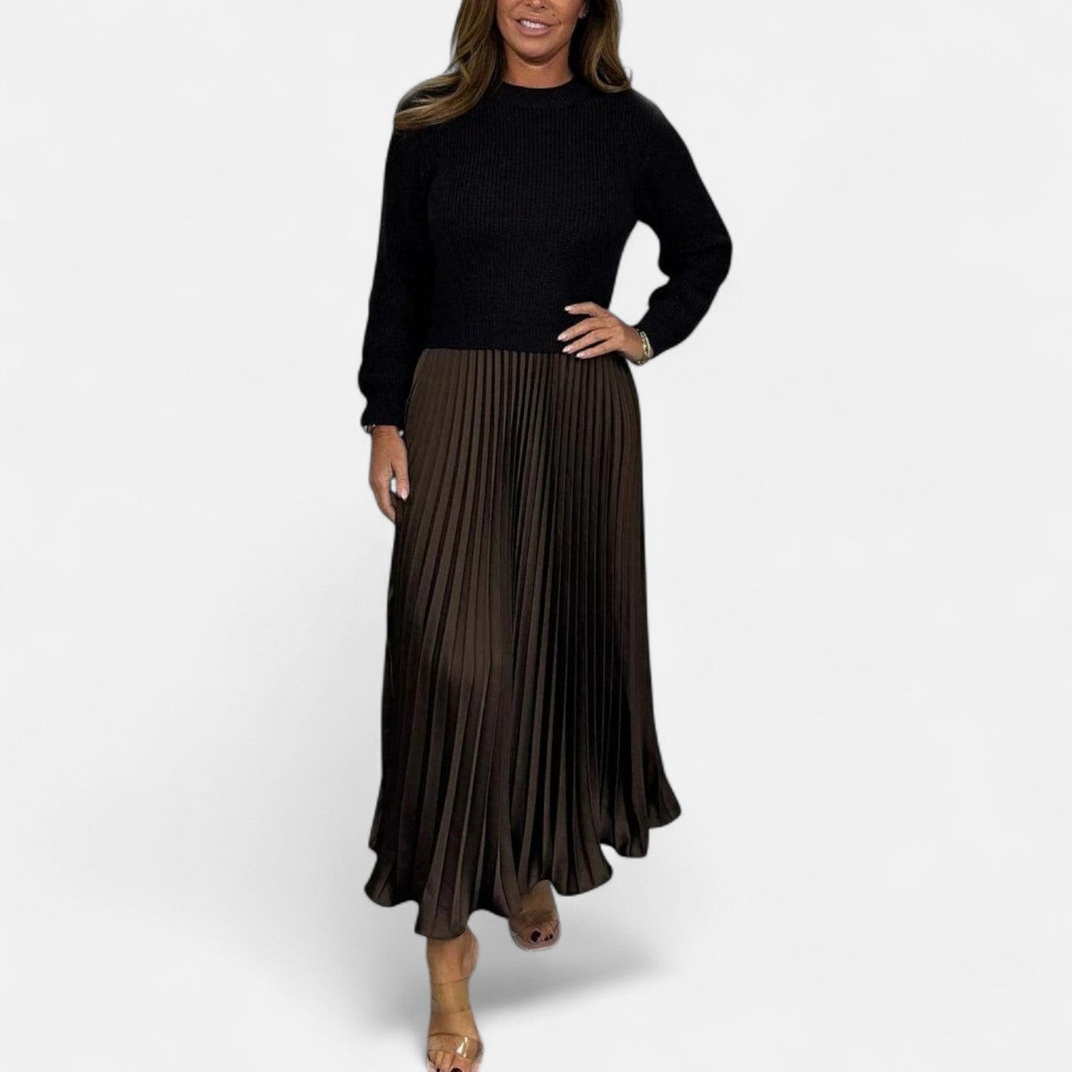 Séverine | Robe-pull longue à jupe plissée Noir/Marron, photo studio