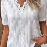 Éva | Blouse à col V crocheté et poignets à volants