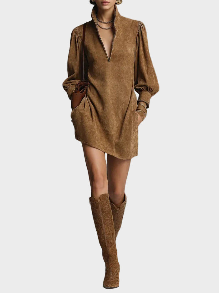 Robe courte à col roulé