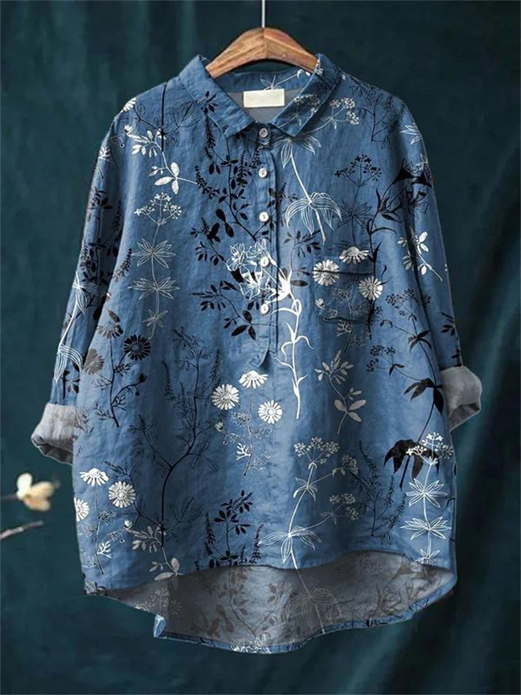 Mélodie | Blouse vintage à imprimé romantique Motif fleuri bleu, photo studio