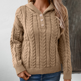 Astrid | Pull torsadé à capuche et patte boutonnée