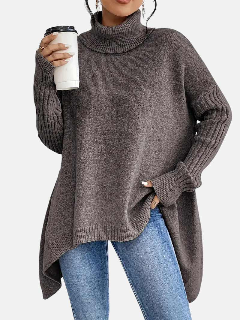 Mathilde | Pull oversize à col roulé et manches chauve-souris Marron espresso, photo studio