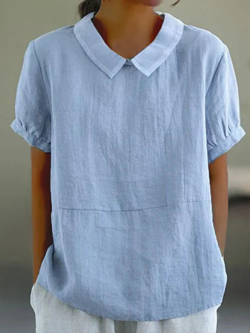 Lisette | Chemise sobre à col Bleu, photo studio