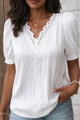 Éva | Blouse à col V crocheté et poignets à volants