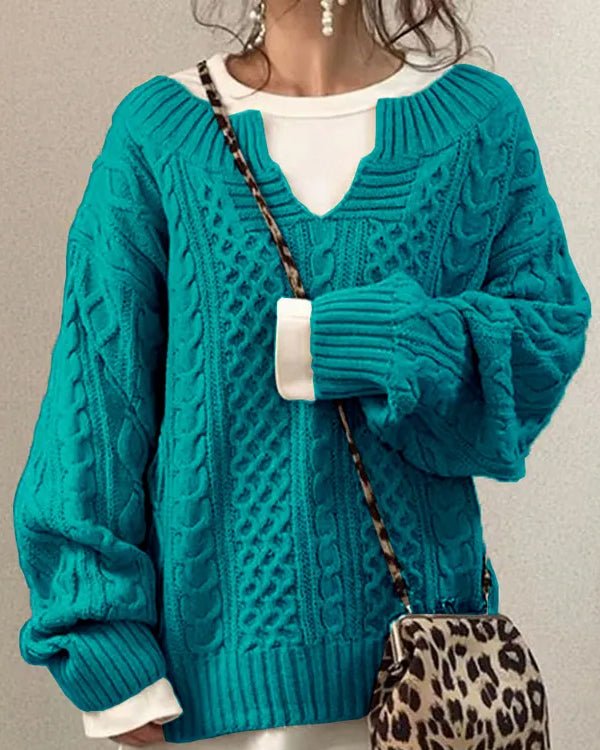 Cyrielle | Pull oversize à torsades et col V Turquoise, photo studio
