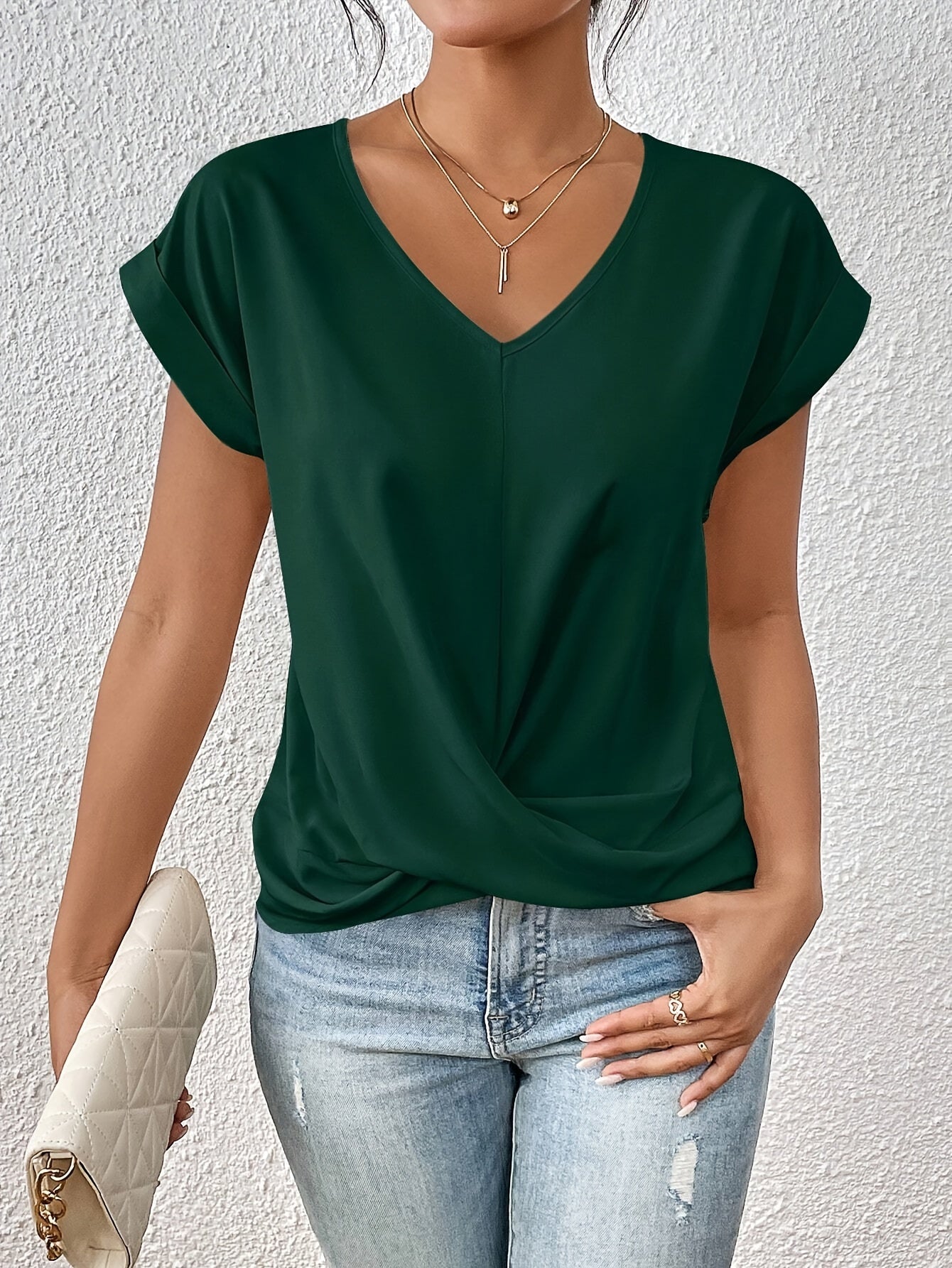 Josefine | Blouse élégante à col V et devant froncé Vert, photo studio