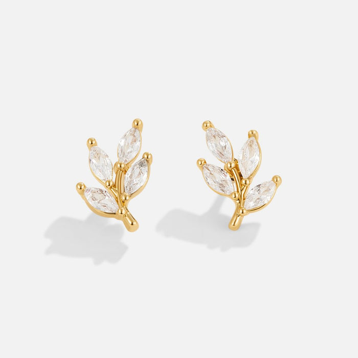 Boucles d’oreilles dorées avec détail feuille.