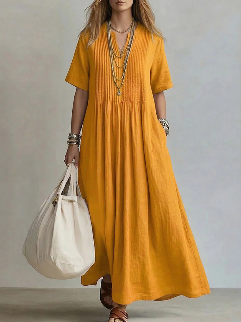 Maylis | Robe élégante à col V Jaune, photo studio