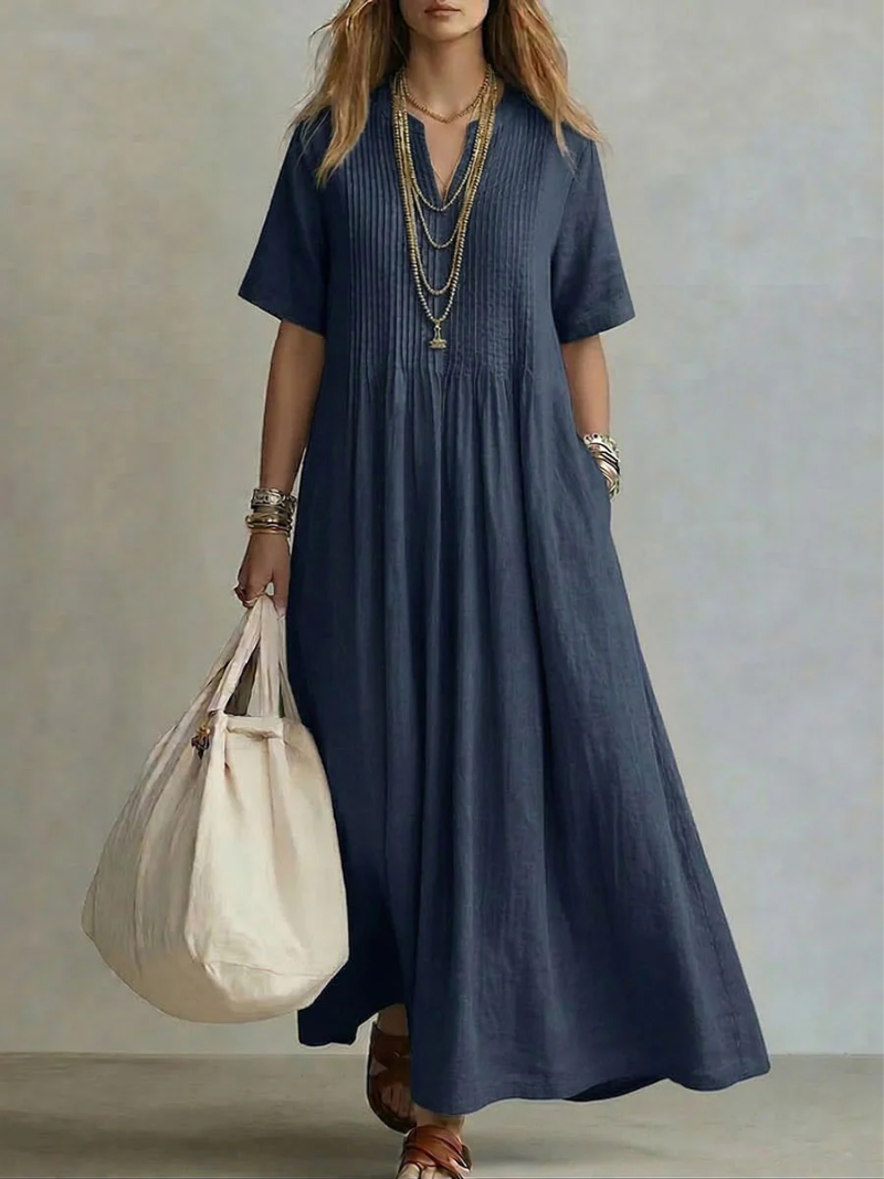 Maylis | Robe élégante à col V Bleu marine, photo studio
