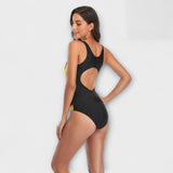 Sabine — Maillot de bain une pièce sporty à découpes