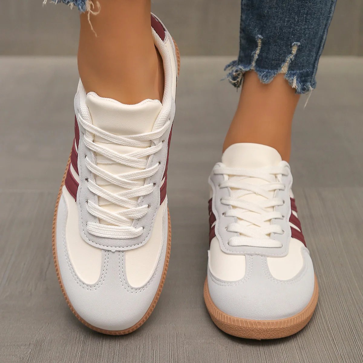 Briony™ Orthopaedic Cushioned Trainers Lie de vin, photo studio