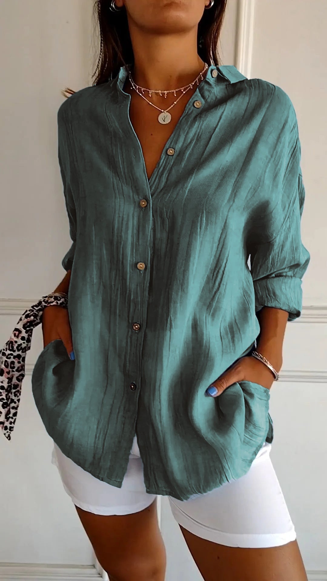 Mireille | Blouse oversize élégante Bleu-Vert, photo studio