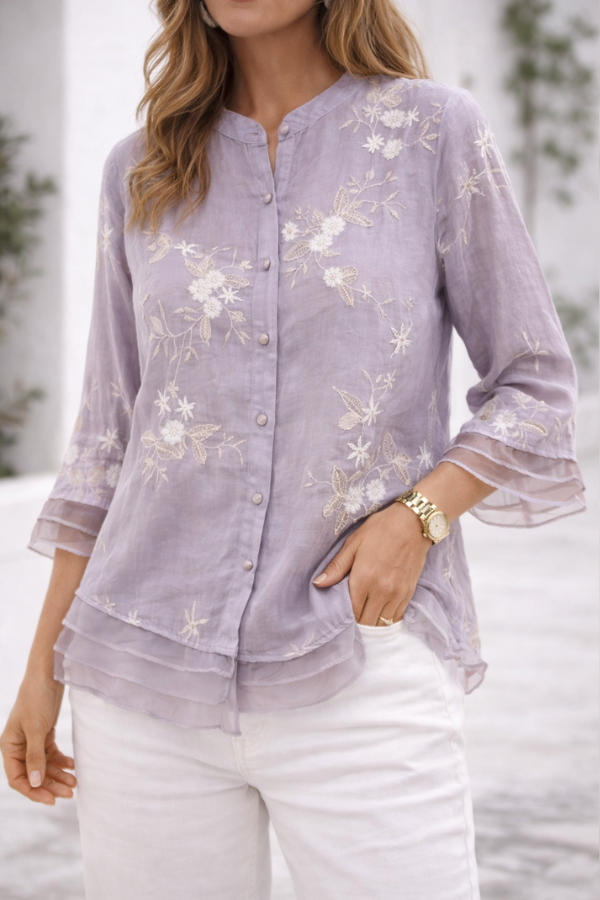Garance | Blouse brodée de fleurs à manches trois-quarts Lilas, photo studio