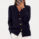 Liliane | Cardigan à col V et boutons cœur