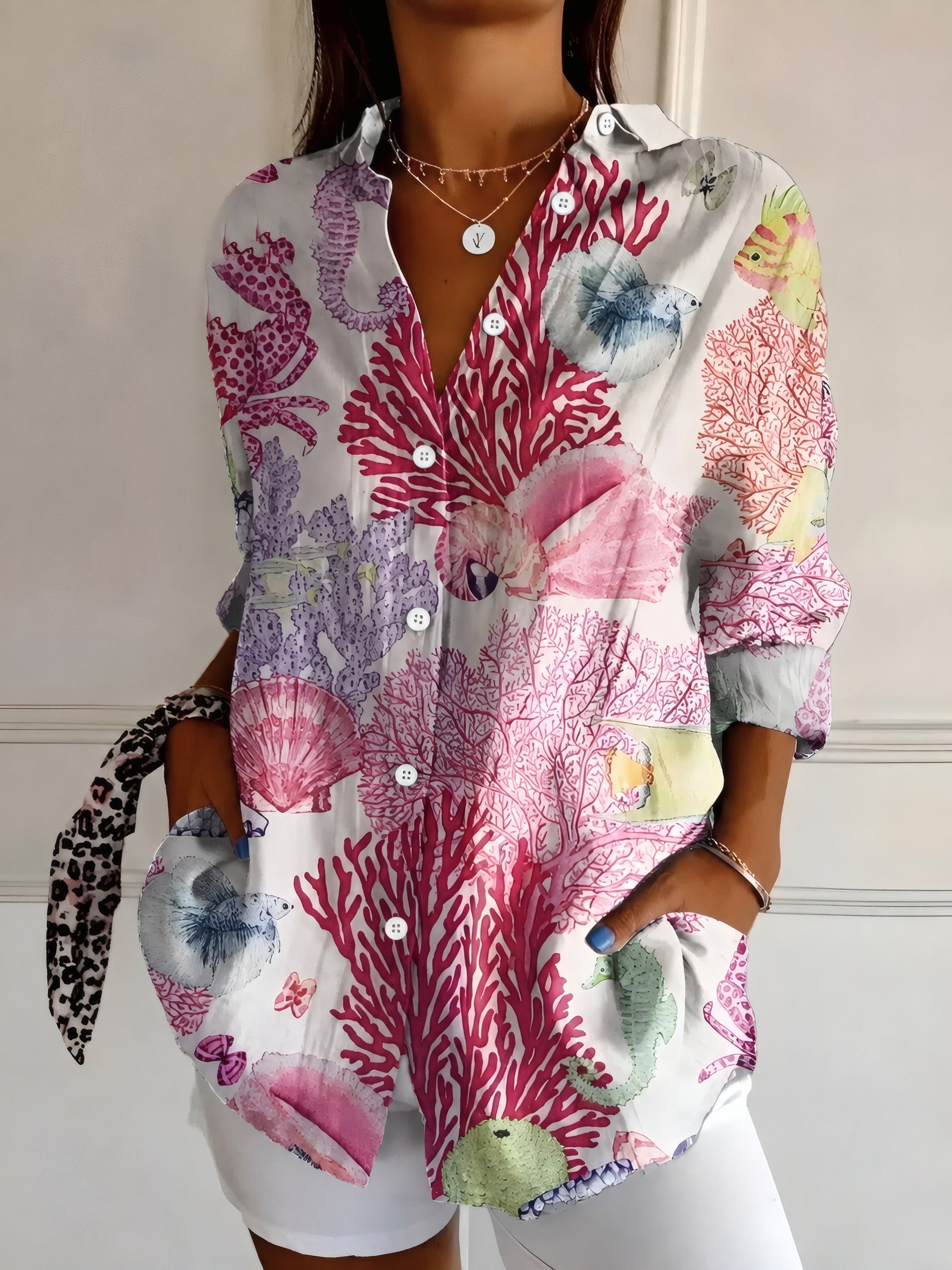 Yolande | Blouse d'inspiration vintage Vie marine rose, photo studio
