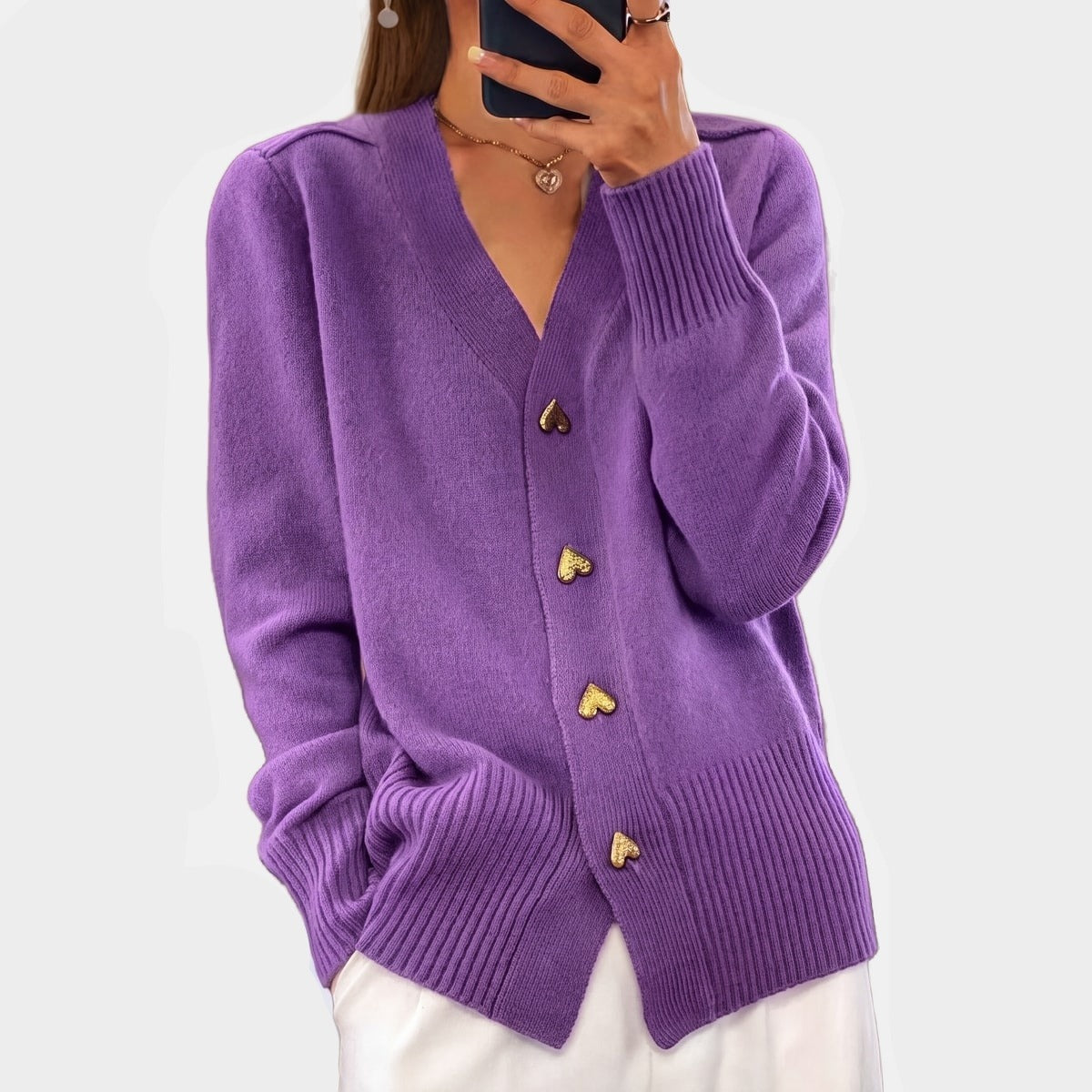 Cardigan à Boutons Coeur Violet, photo studio