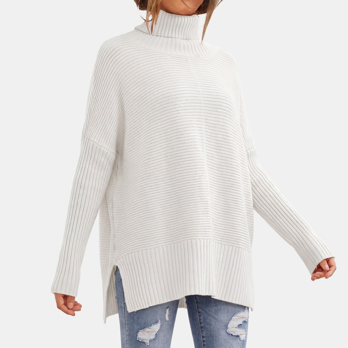 Andrée | Pull à col roulé à ourlet asymétrique fendu Blanc, photo studio