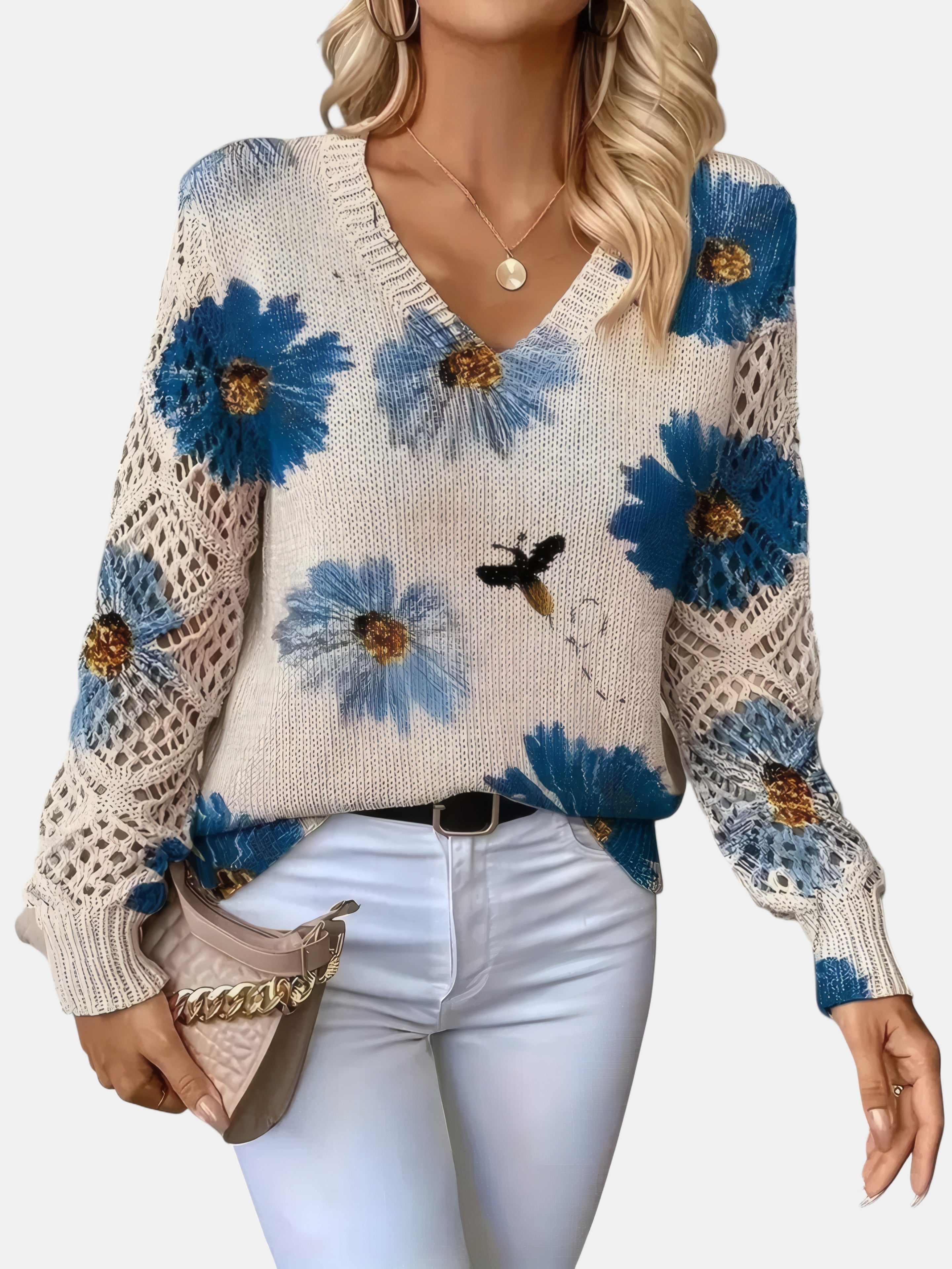 Anaïs | Pull à motif fleuri et manches au crochet Bleu, photo studio