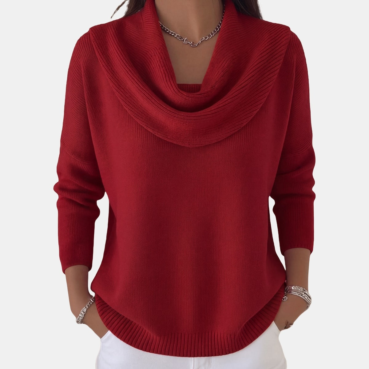 Léa | Pull chic à col drapé Rouge, photo studio