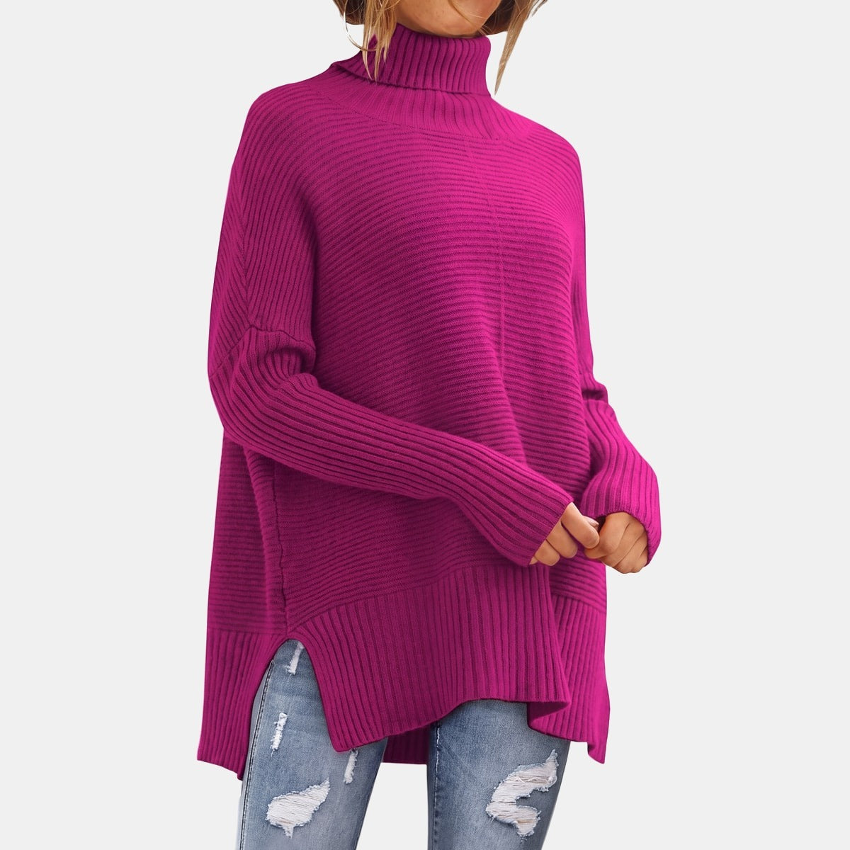 Andrée | Pull à col roulé à ourlet asymétrique fendu Rose, photo studio