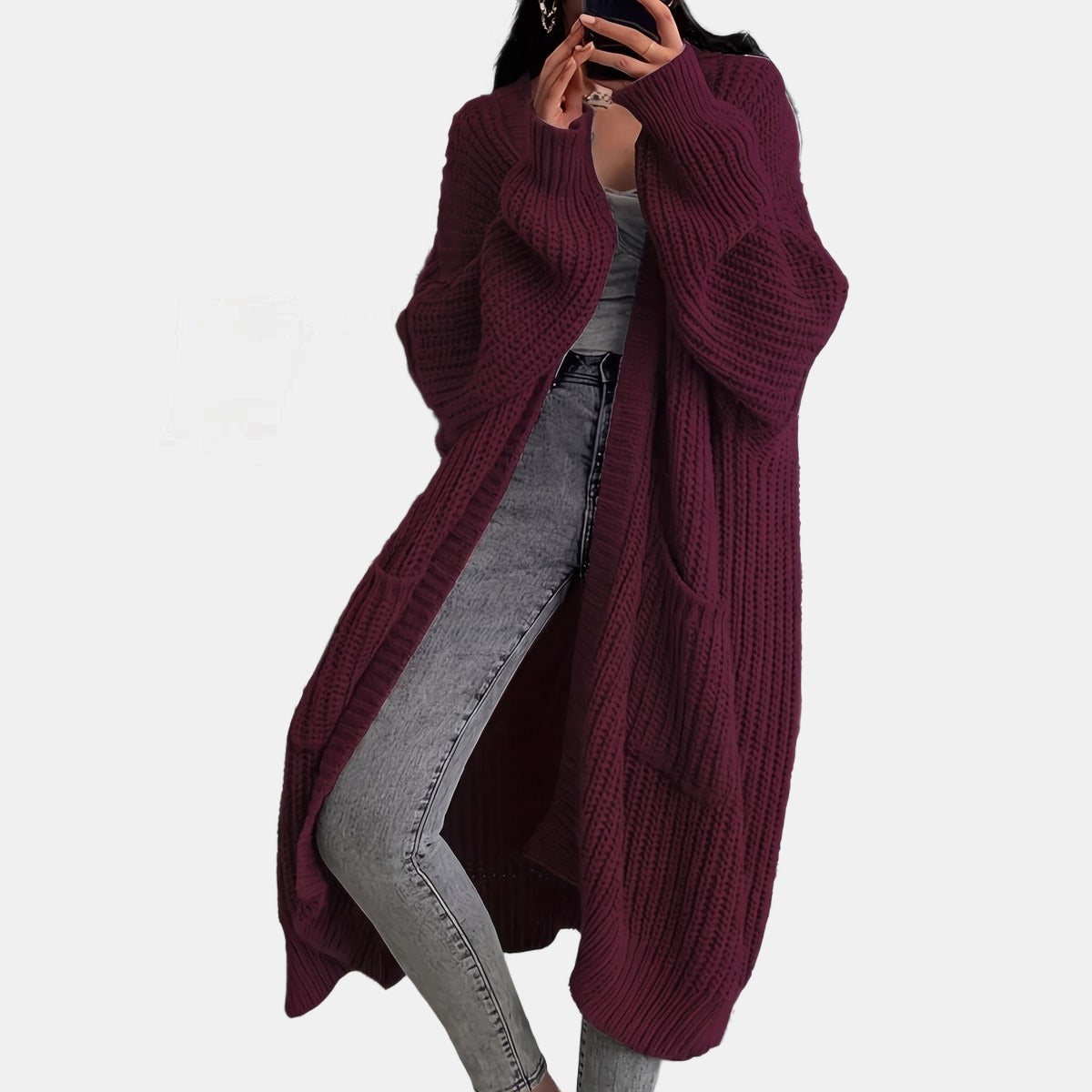 Cardigan Long à Poches Rouge Cramoisi, photo studio