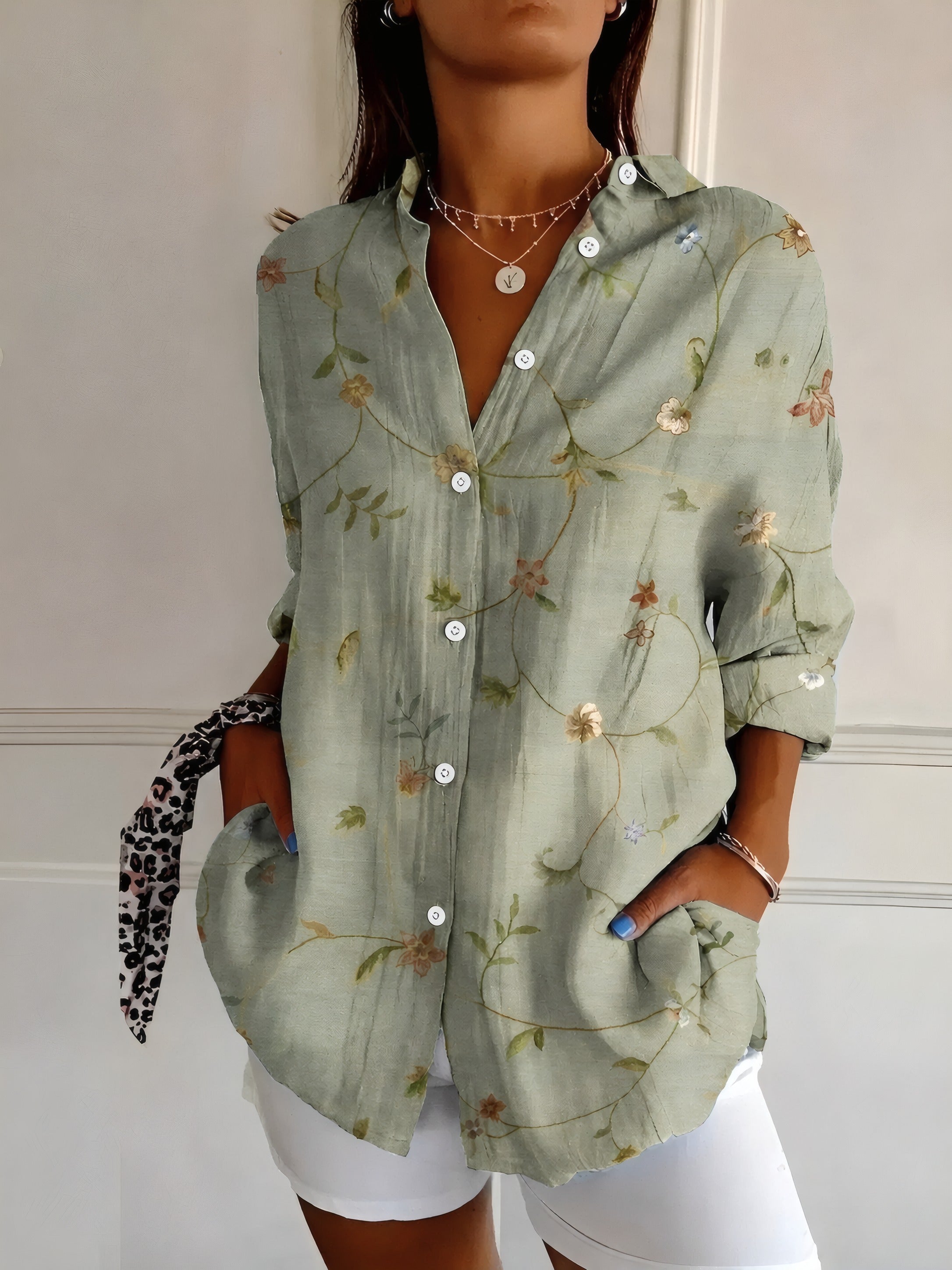 Yolande | Blouse d'inspiration vintage Vert, photo studio