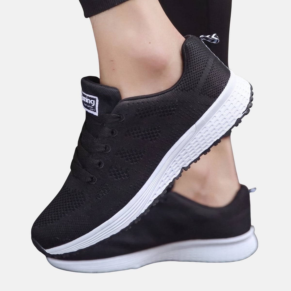 Betta | Chaussures orthopédiques Noir, photo studio