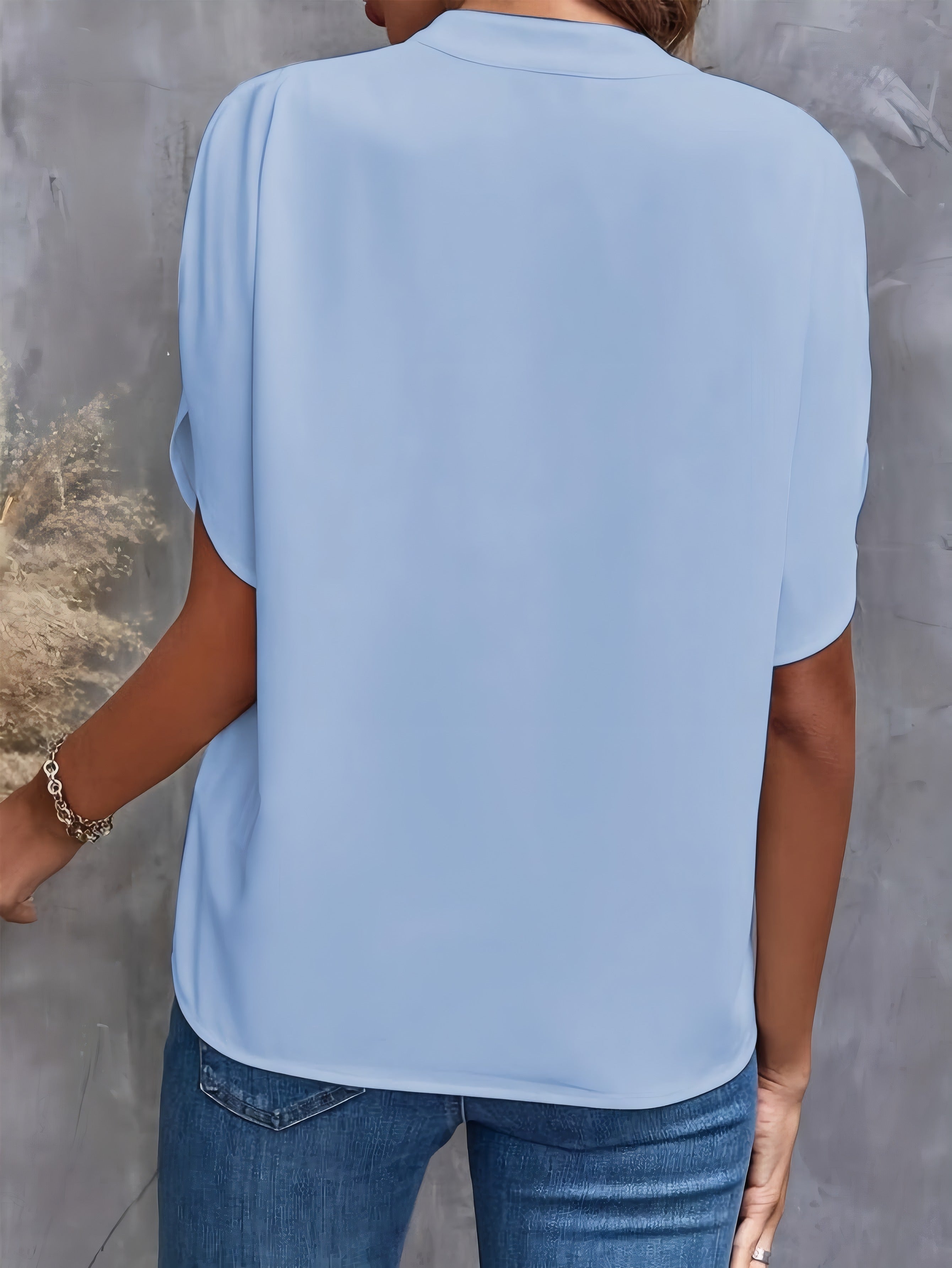Franziska | Blouse fluide à col V Bleu, photo studio